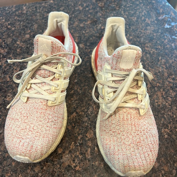 Women’s Ultra boost 7.5 - Picture 2 of 6